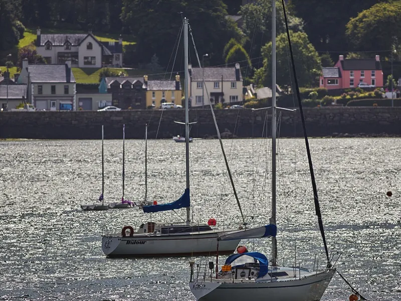 Clonakilty is on a highly enclosed bay that forms an attractive natural harbour, in County Cork, on Ireland's south coast.